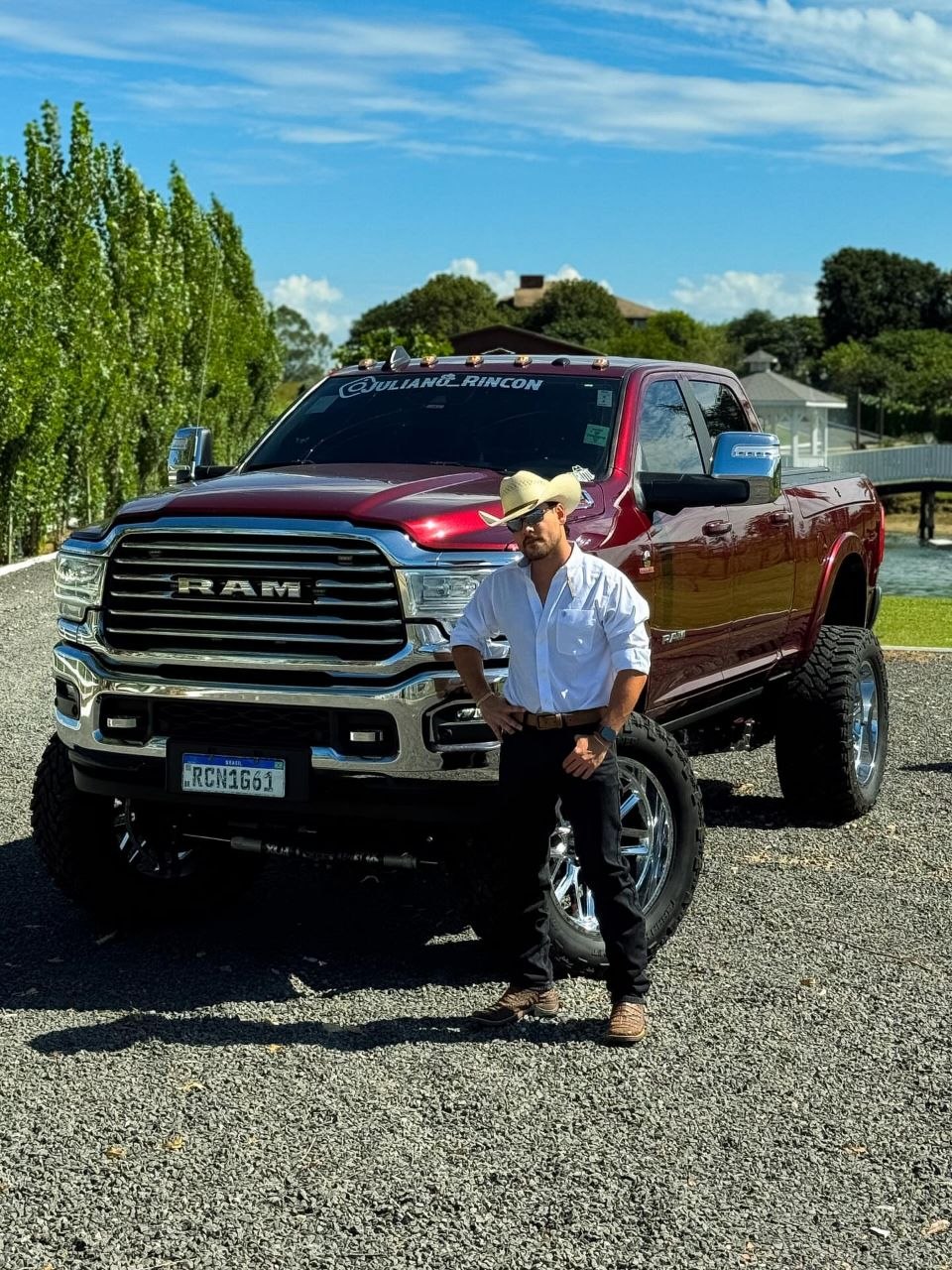 RAM 3500 LongHorn +de 300K em acessórios
